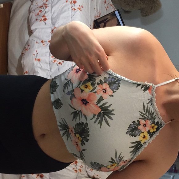 Tie-Back Halter Top - Picture 4 of 5